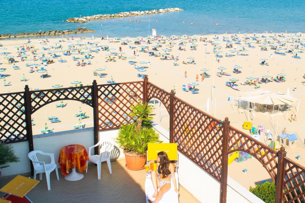 Hotel Driade Sul Mare ริมินี ภายนอก รูปภาพ